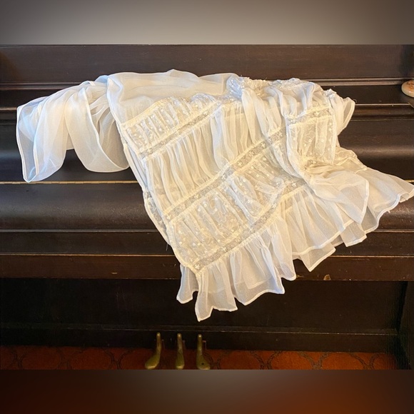 Accessories - Gorgeous Elegant Ivory Shawl w Lace & Sequins